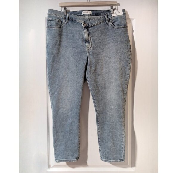 NWT Abercrombie & Fitch | High Rise Super Skinny Jeans with Criss-Cross Waist - Picture 4 of 10